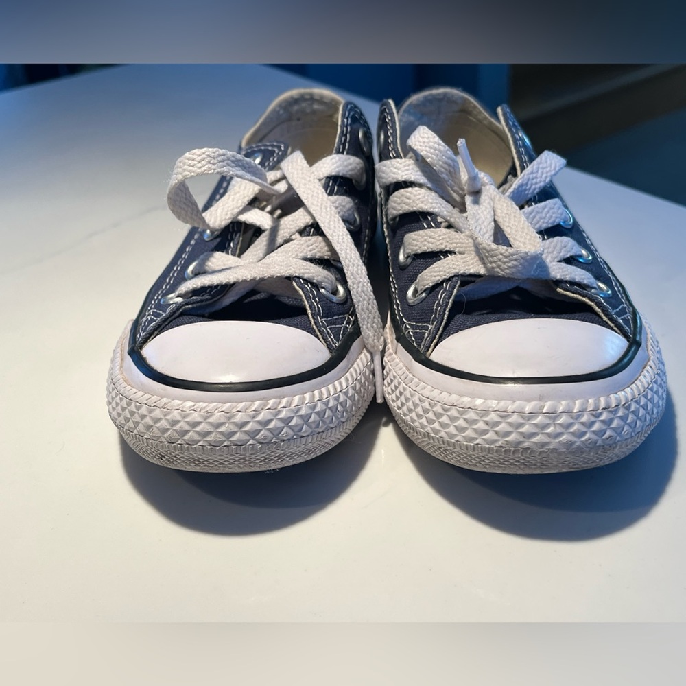 Kids navy converse all star. Size 11.  In good condition. - Picture 5 of 8